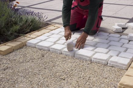 Výstavba chodníka z dlažby Bradstone Cobble