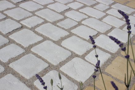 Výstavba chodníka z dlažby Bradstone Cobble