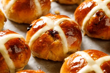 Sladké žemličky s hrozienkami Hot cross buns