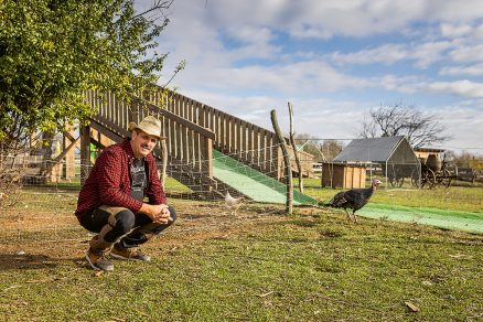 Hospodár Martin Bagar na svojej farme Etelka